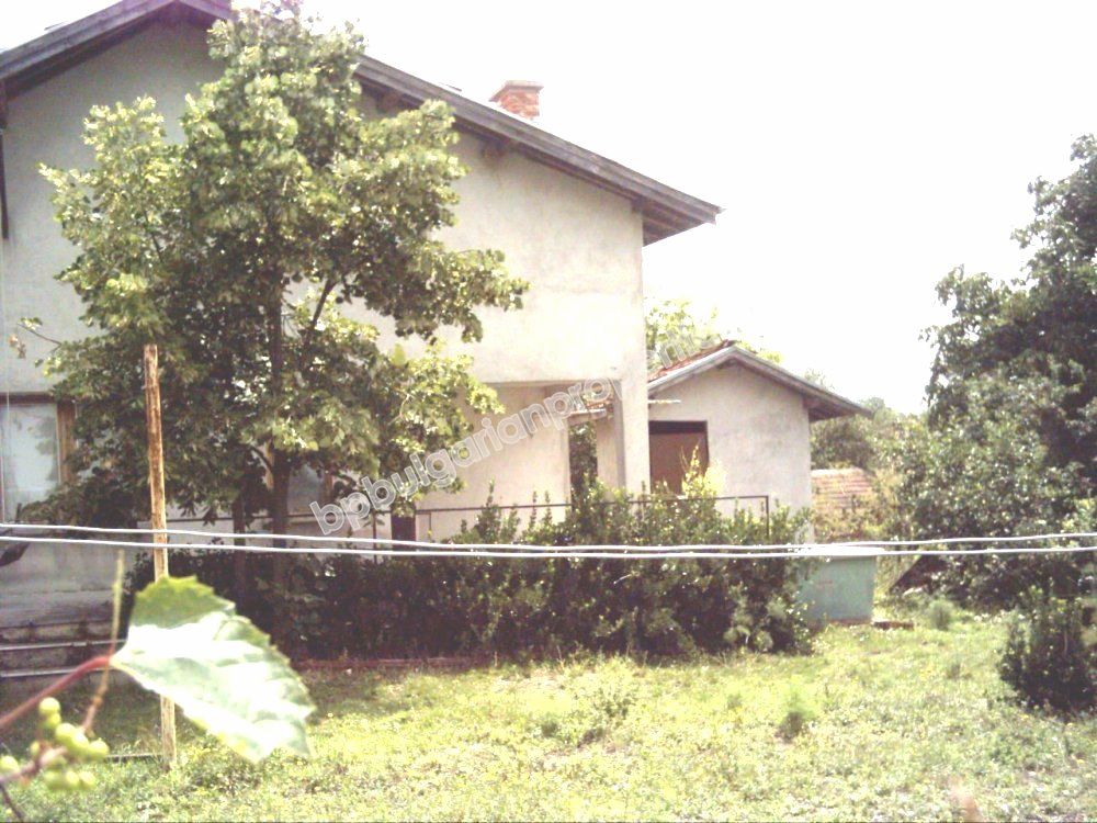 Новый двухэтажный дом на продажу в деревне у подножья горы Странджа Новый двухэтажный дом на продажу в деревне у подножья горы Странджа