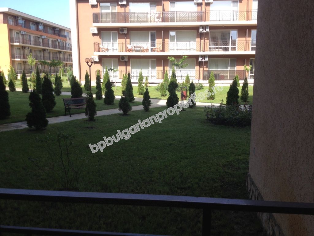 Двухкомнатная обставленная квартира на продажу в курорте Солнечный берег