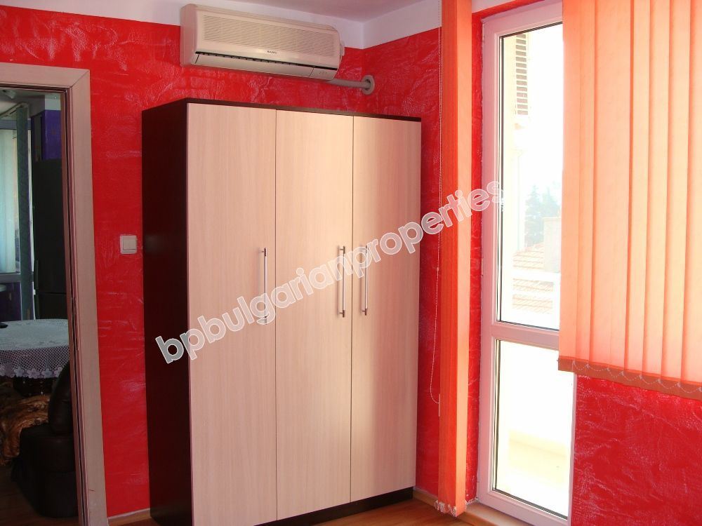 Люксовая двухкомнатная квартира на продажу близко к морю в городе Поморие