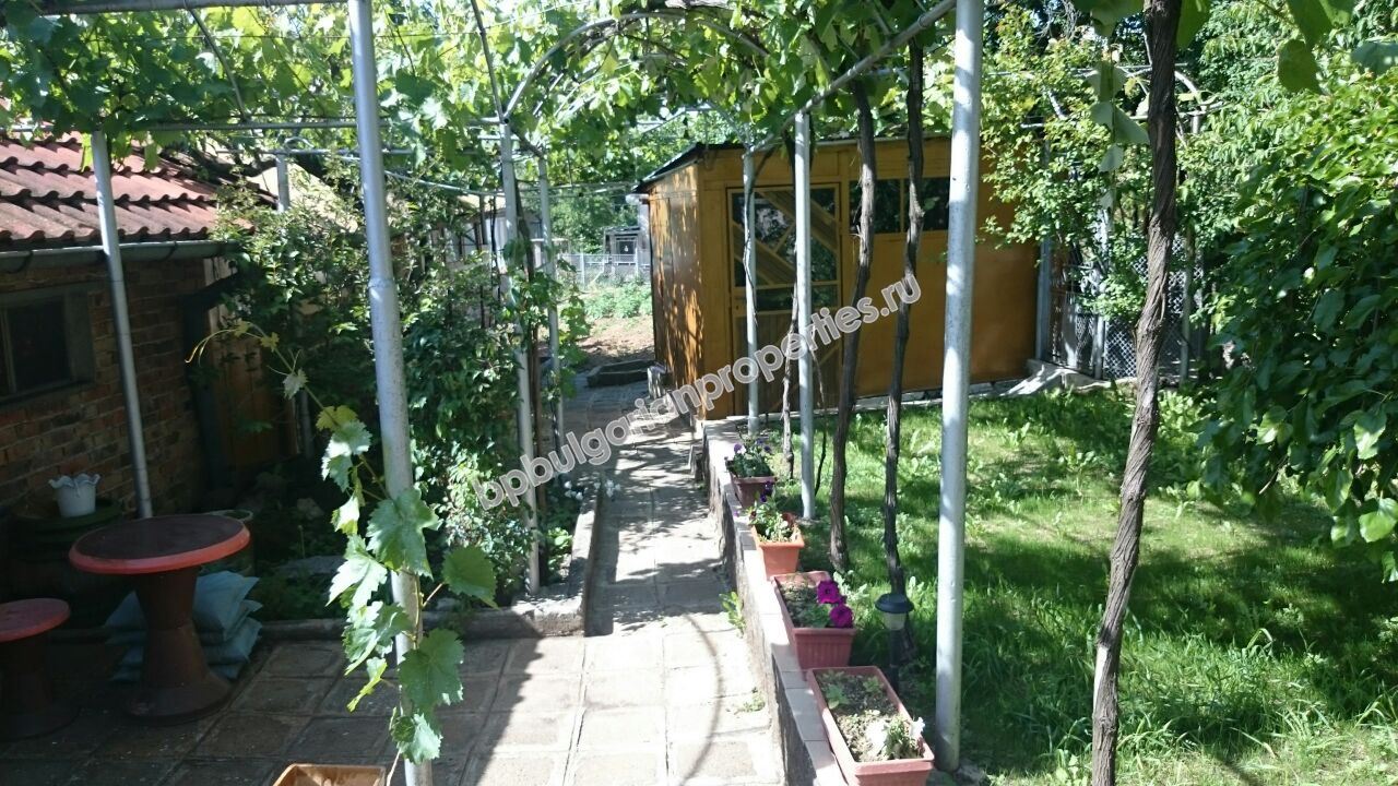 Двухэтажный городской дом для постоянного проживания в юго-восточной Болгарии Двухэтажный городской дом для постоянного проживания в юго-восточной Болгарии