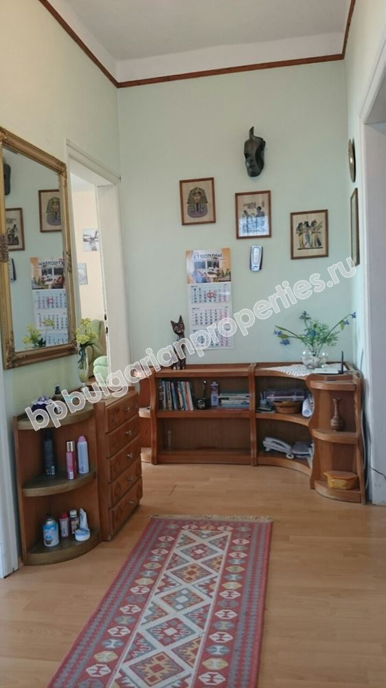 Двухэтажный городской дом для постоянного проживания в юго-восточной Болгарии Двухэтажный городской дом для постоянного проживания в юго-восточной Болгарии