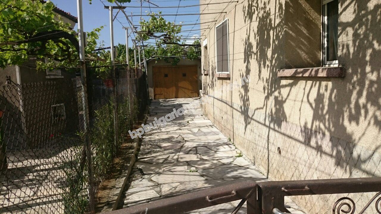 Двухэтажный городской дом для постоянного проживания в юго-восточной Болгарии Двухэтажный городской дом для постоянного проживания в юго-восточной Болгарии