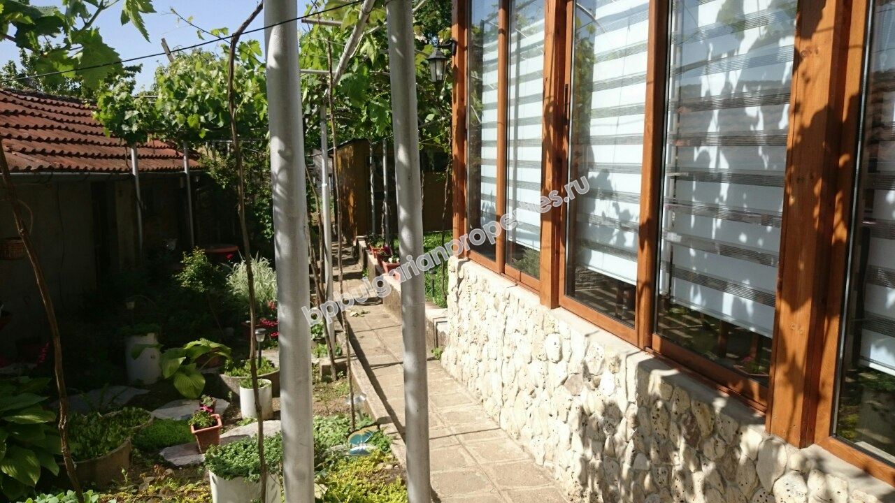 Двухэтажный городской дом для постоянного проживания в юго-восточной Болгарии Двухэтажный городской дом для постоянного проживания в юго-восточной Болгарии