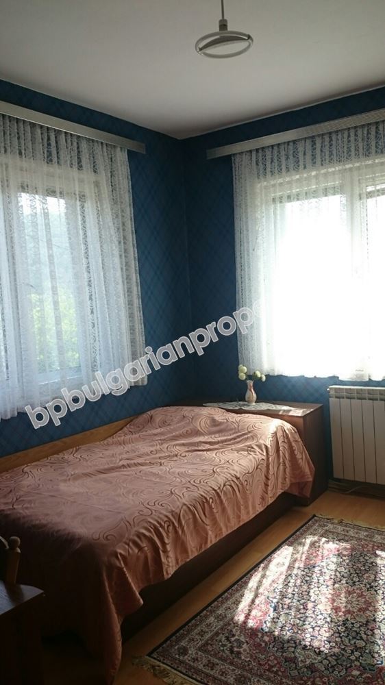 Двухэтажный городской дом для постоянного проживания в юго-восточной Болгарии Двухэтажный городской дом для постоянного проживания в юго-восточной Болгарии