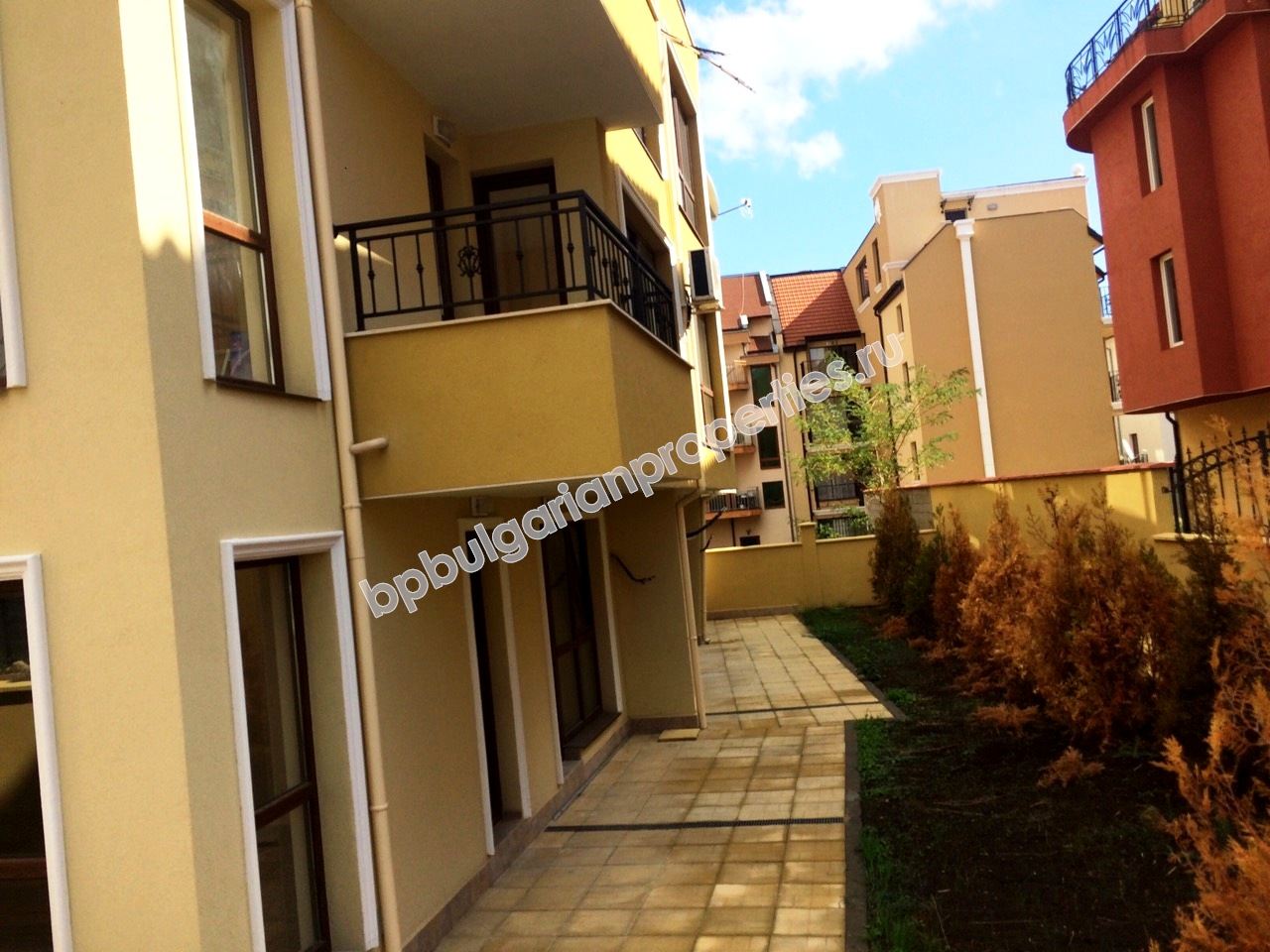 Новая двухкомнатная квартира в жилом здании на продажу в городе Несебр Новая двухкомнатная квартира в жилом здании на продажу в городе Несебр