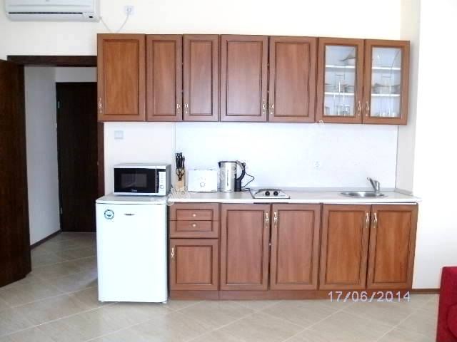 Меблированная двухкомнатная квартира на продажу в центре курорта Солнечный Берег