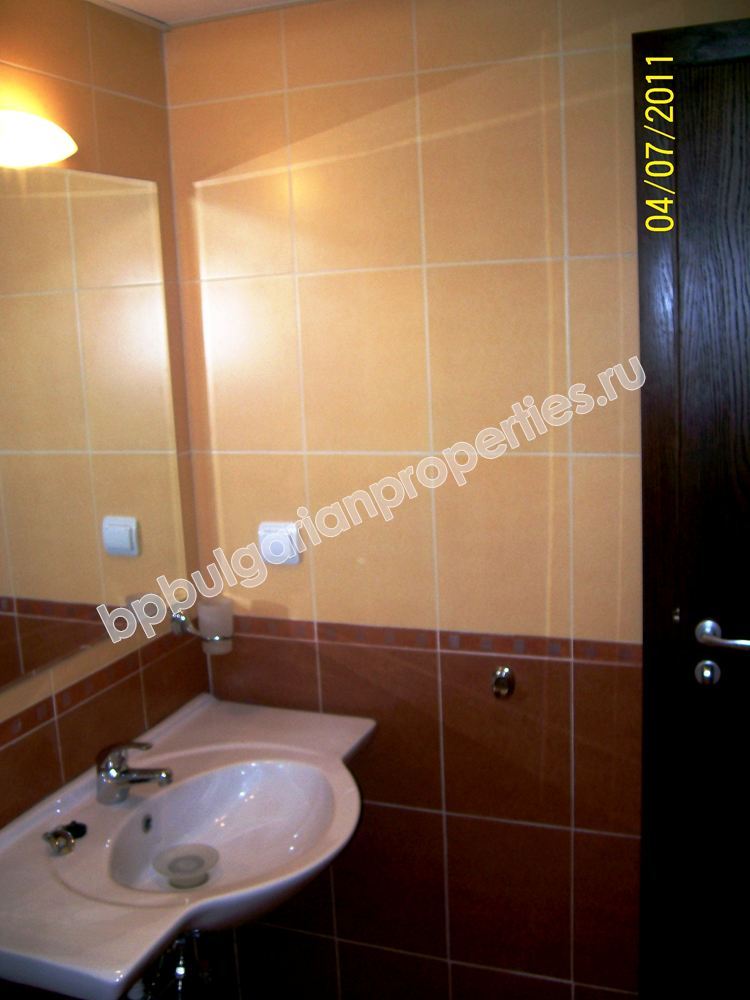 Меблированная двухкомнатная квартира на продажу в центре курорта Солнечный Берег