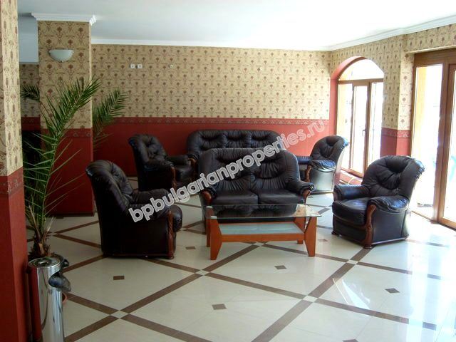 Меблированная двухкомнатная квартира на продажу в центре курорта Солнечный Берег