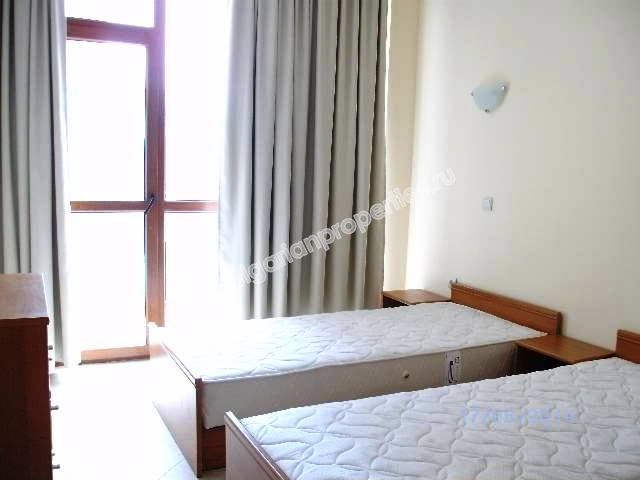 Меблированная двухкомнатная квартира на продажу в центре курорта Солнечный Берег