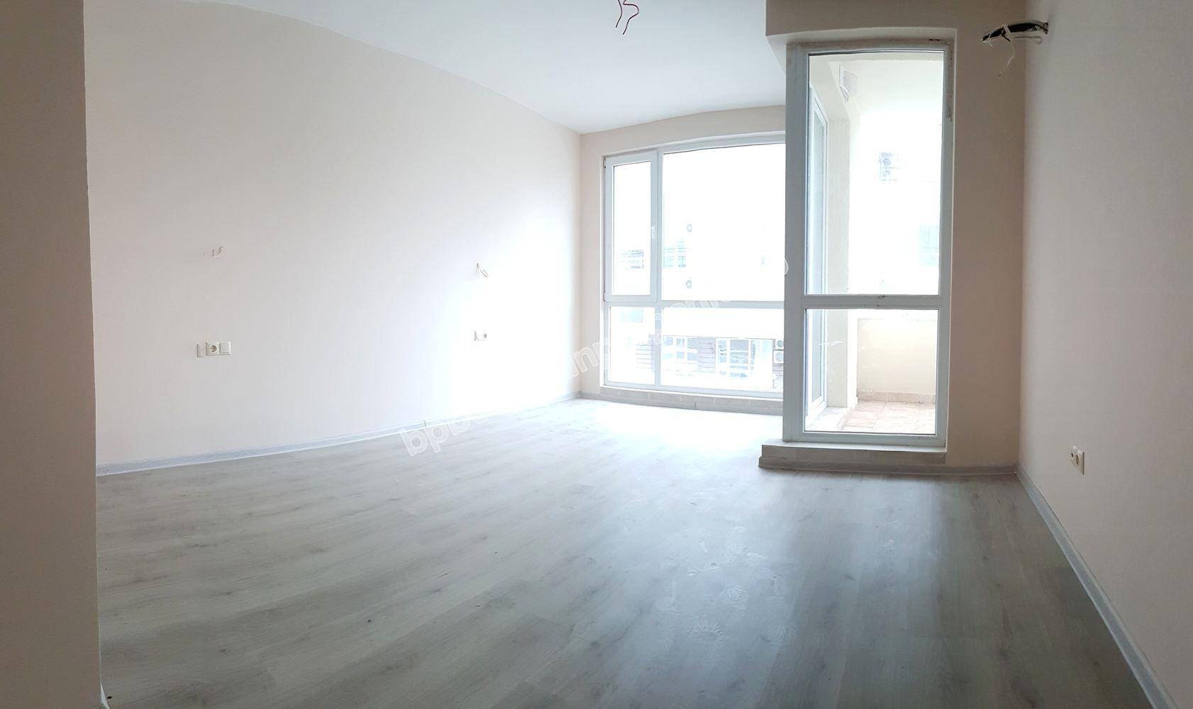 Дешевая однокомнатная квартира-студия  на продажу  в Солнечном Берегу