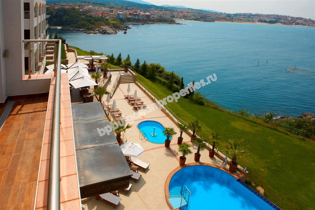 На продажу потрясающая двухкомнатная квартира с прямым видом на море в Созополе