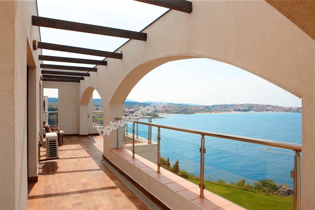 На продажу потрясающая двухкомнатная квартира с прямым видом на море в Созополе