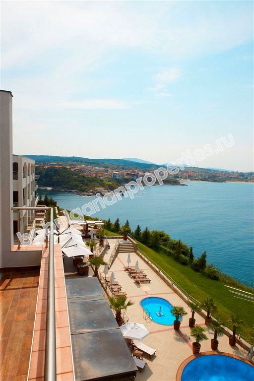 На продажу потрясающая двухкомнатная квартира с прямым видом на море в Созополе