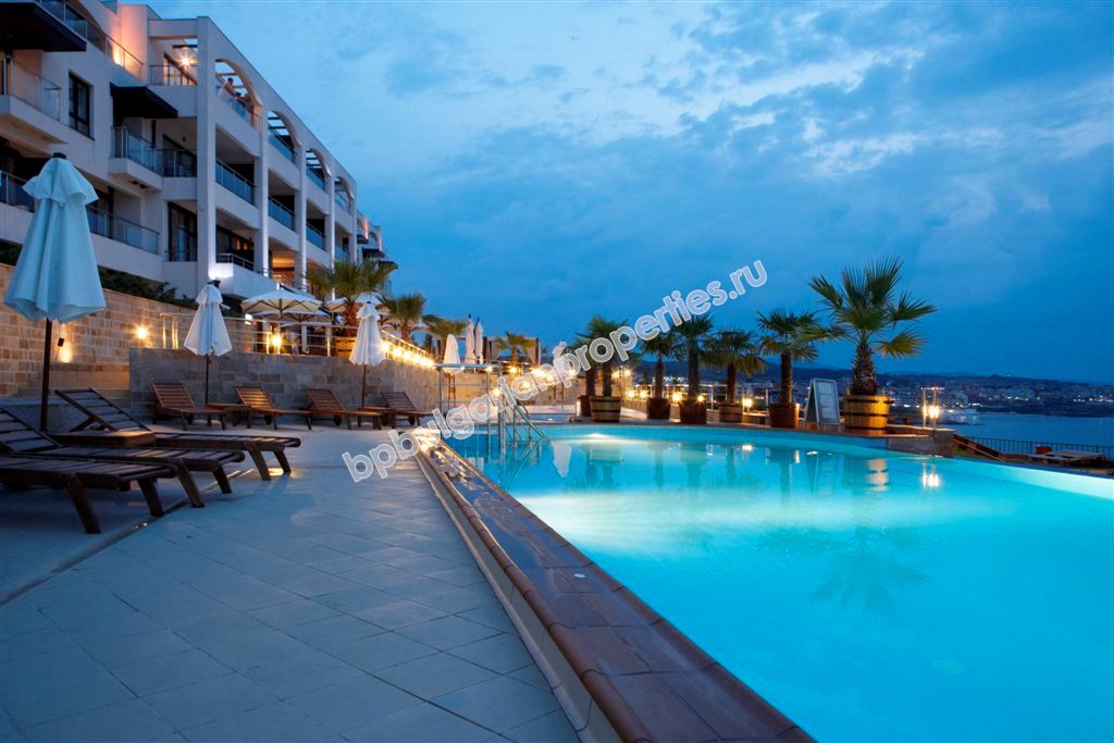 На продажу потрясающая двухкомнатная квартира с прямым видом на море в Созополе