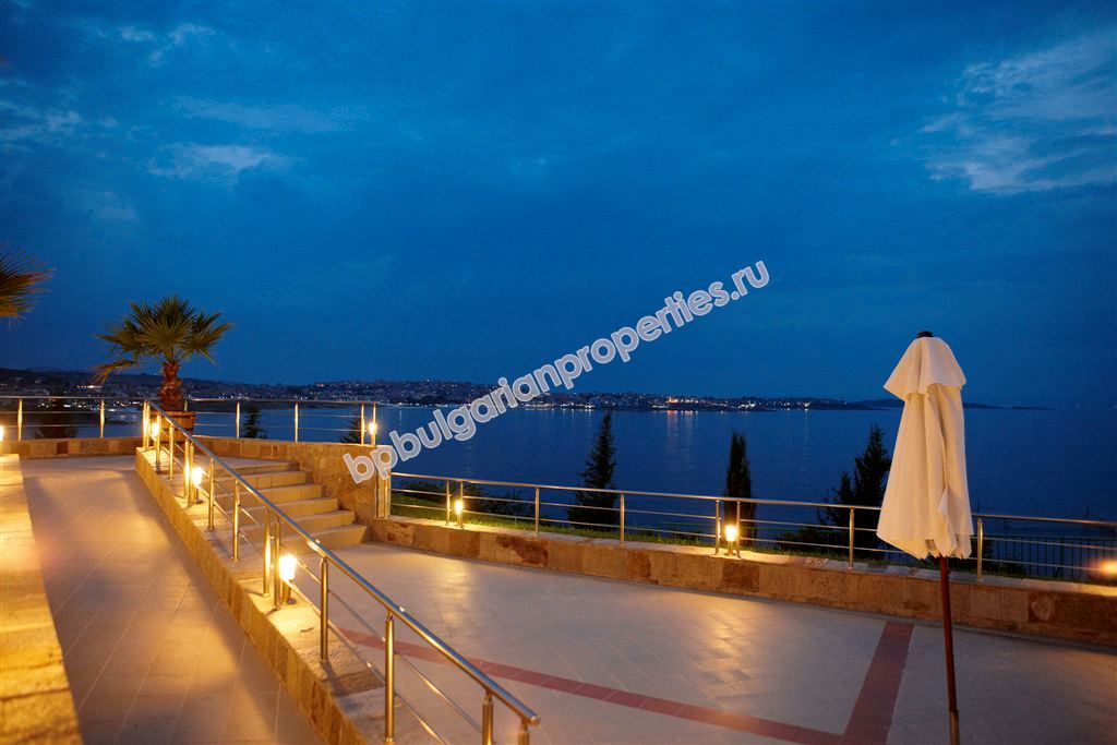 На продажу потрясающая двухкомнатная квартира с прямым видом на море в Созополе