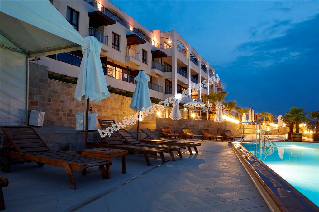 На продажу потрясающая двухкомнатная квартира с прямым видом на море в Созополе