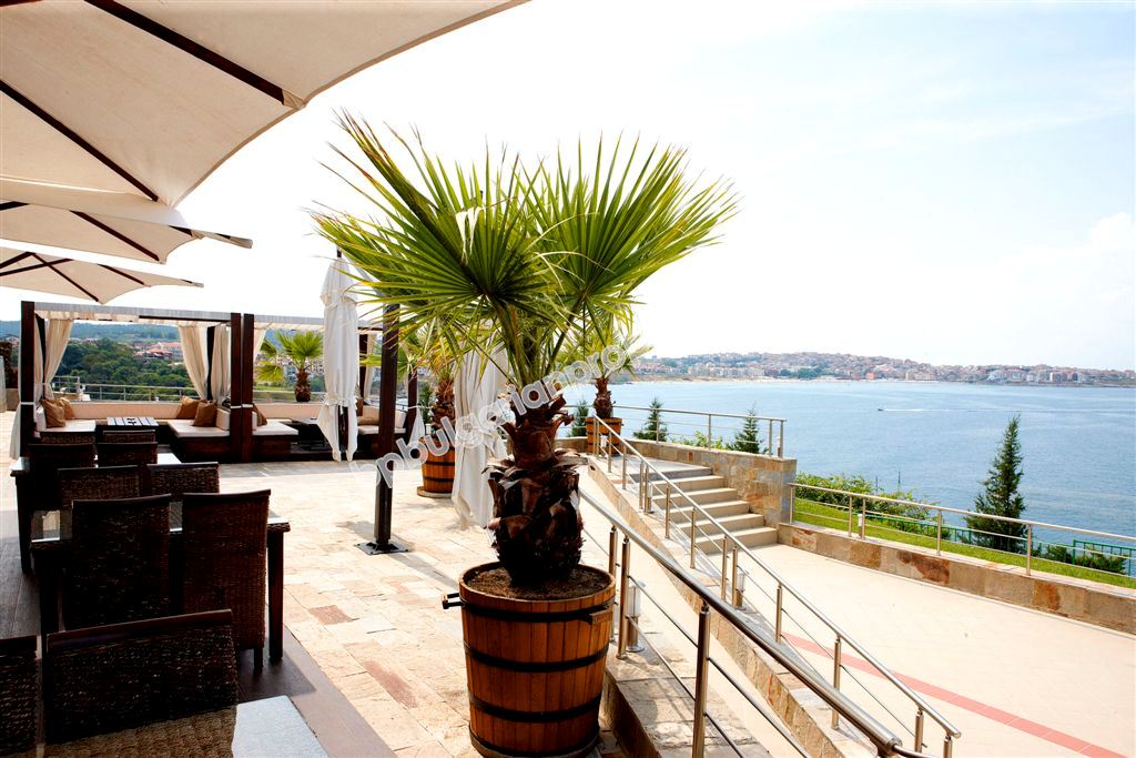 На продажу потрясающая двухкомнатная квартира с прямым видом на море в Созополе