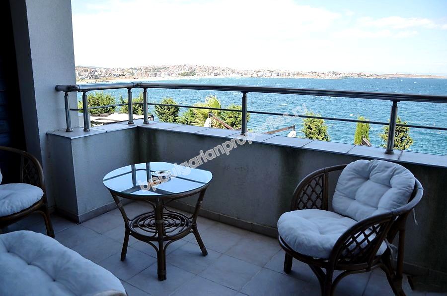 На продажу потрясающая двухкомнатная квартира с прямым видом на море в Созополе