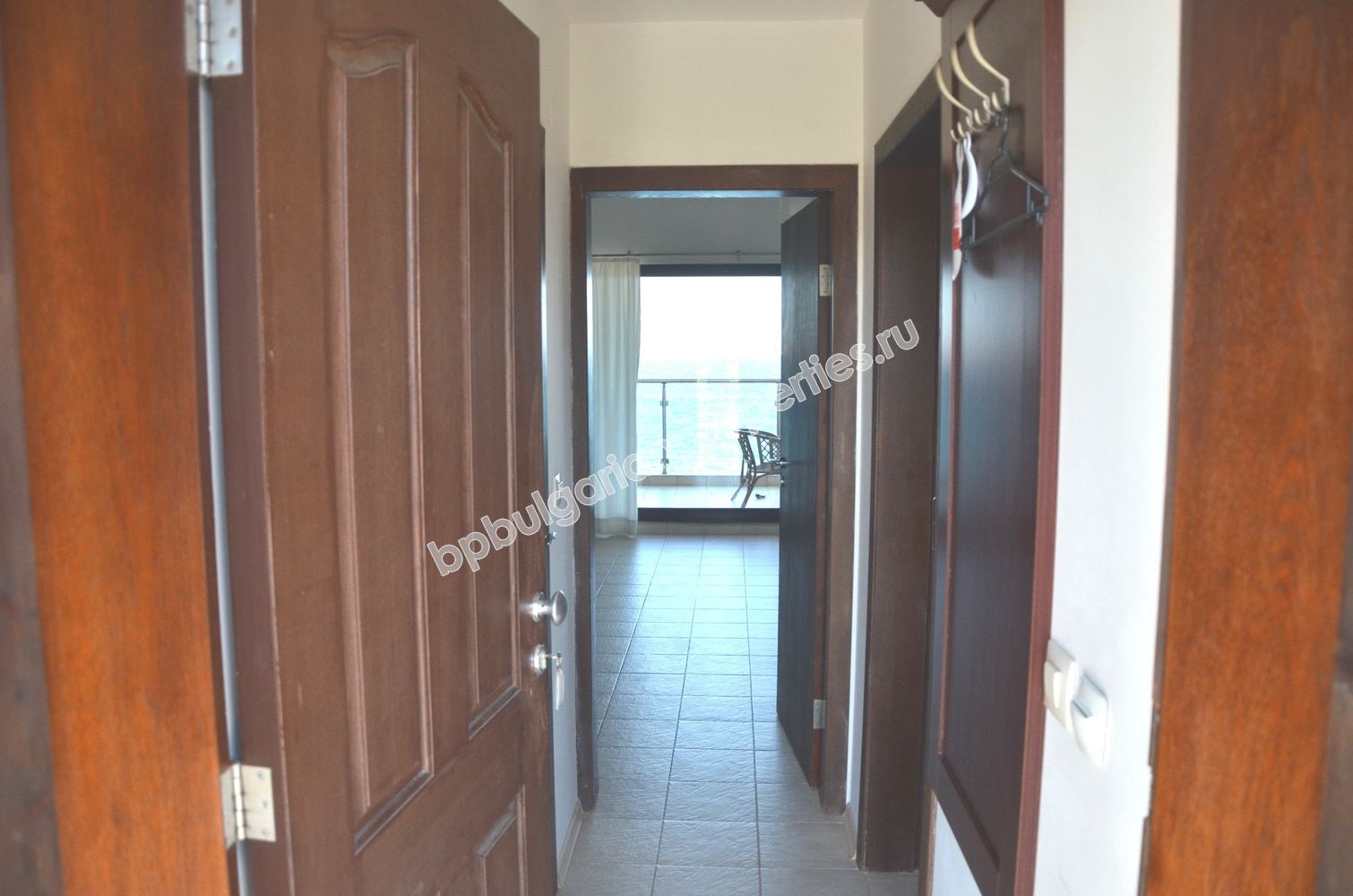 На продажу потрясающая двухкомнатная квартира с прямым видом на море в Созополе