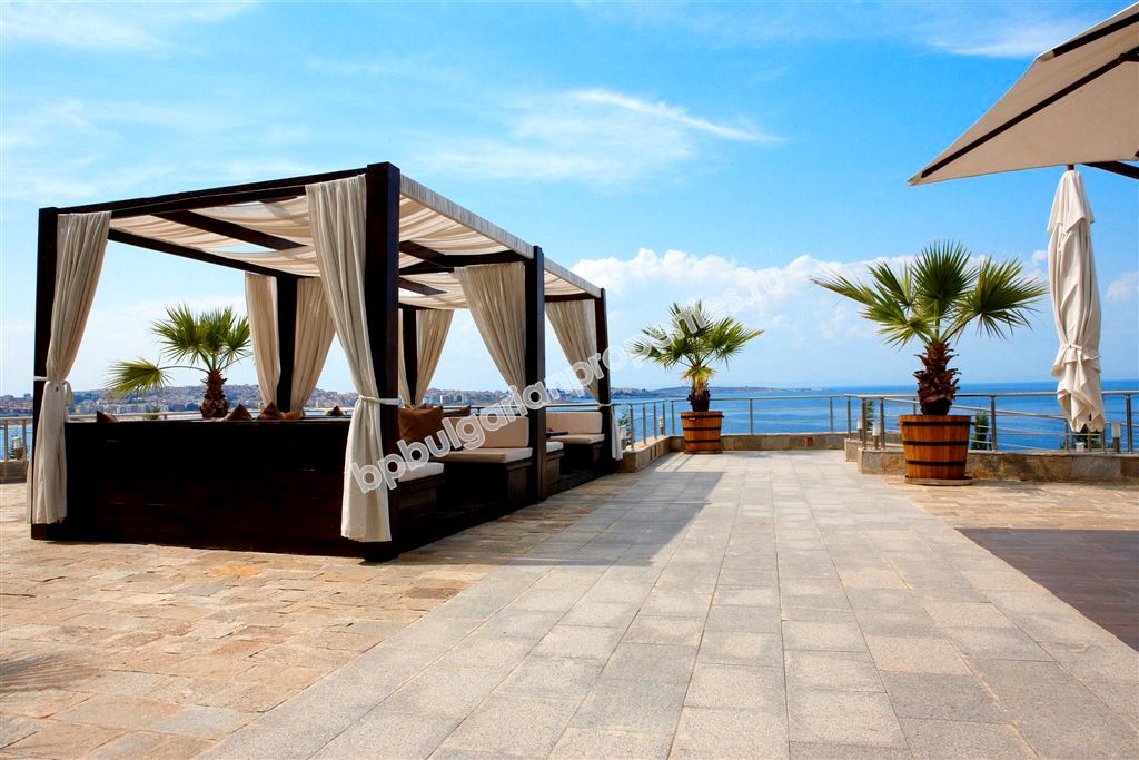 На продажу потрясающая двухкомнатная квартира с прямым видом на море в Созополе