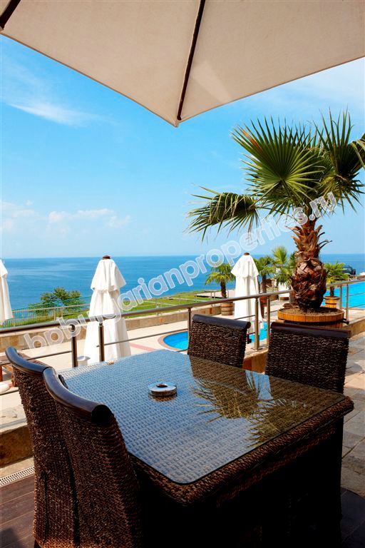 На продажу потрясающая двухкомнатная квартира с прямым видом на море в Созополе