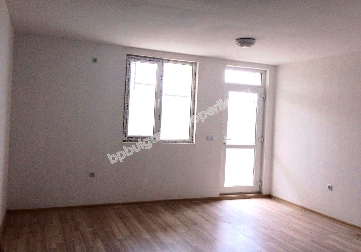 Новая меблированная студия на продажу близко к пляжу в курорте Бяла