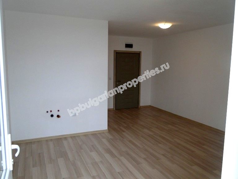 Новая меблированная студия на продажу близко к пляжу в курорте Бяла