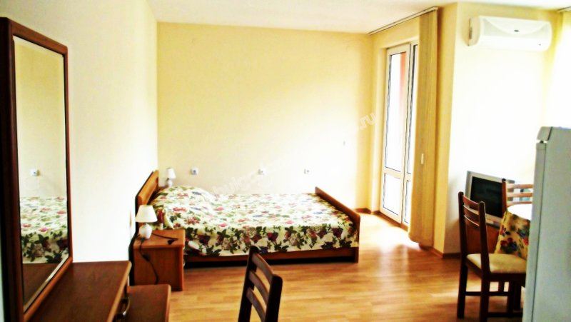 Меблированная студия на первой линии моря для продажи вблизи курорта Святой Влас