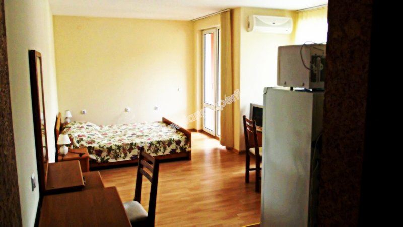 Меблированная студия на первой линии моря для продажи вблизи курорта Святой Влас