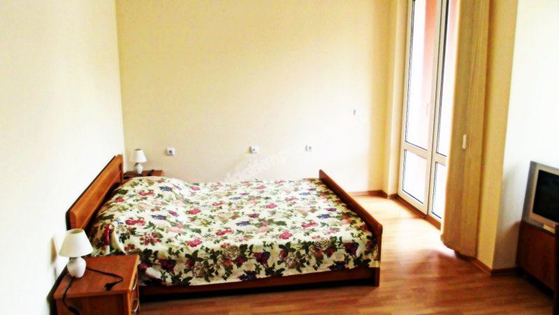 Меблированная студия на первой линии моря для продажи вблизи курорта Святой Влас