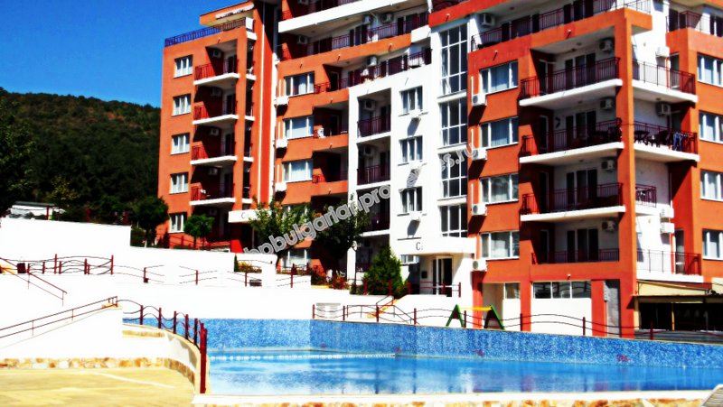 Меблированная студия на первой линии моря для продажи вблизи курорта Святой Влас