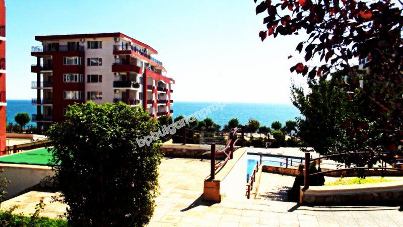 Меблированная студия на первой линии моря для продажи вблизи курорта Святой Влас