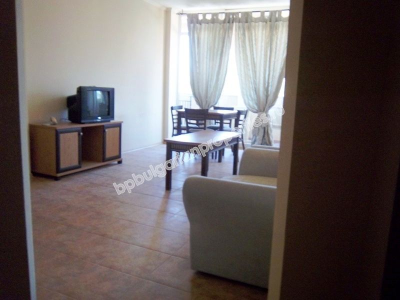 Роскошная двухкомнатная меблированная квартира на первой линии моря в курорте Елените Роскошная двухкомнатная меблированная квартира на первой линии моря в курорте Елените