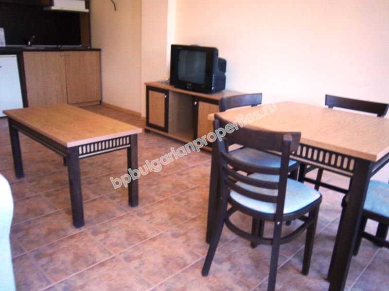 Роскошная двухкомнатная меблированная квартира на первой линии моря в курорте Елените Роскошная двухкомнатная меблированная квартира на первой линии моря в курорте Елените