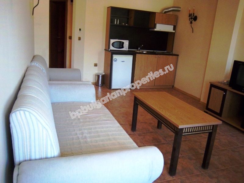 Роскошная двухкомнатная меблированная квартира на первой линии моря в курорте Елените Роскошная двухкомнатная меблированная квартира на первой линии моря в курорте Елените