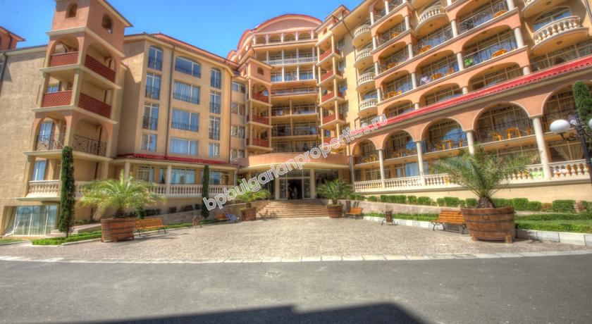 Роскошная двухкомнатная меблированная квартира на первой линии моря в курорте Елените Роскошная двухкомнатная меблированная квартира на первой линии моря в курорте Елените