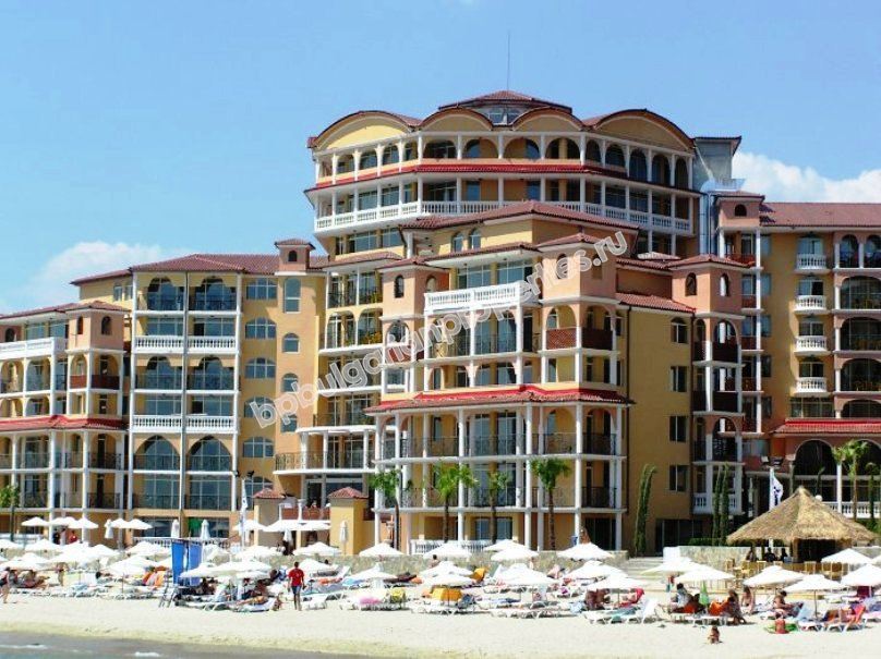 Роскошная двухкомнатная меблированная квартира на первой линии моря в курорте Елените Роскошная двухкомнатная меблированная квартира на первой линии моря в курорте Елените