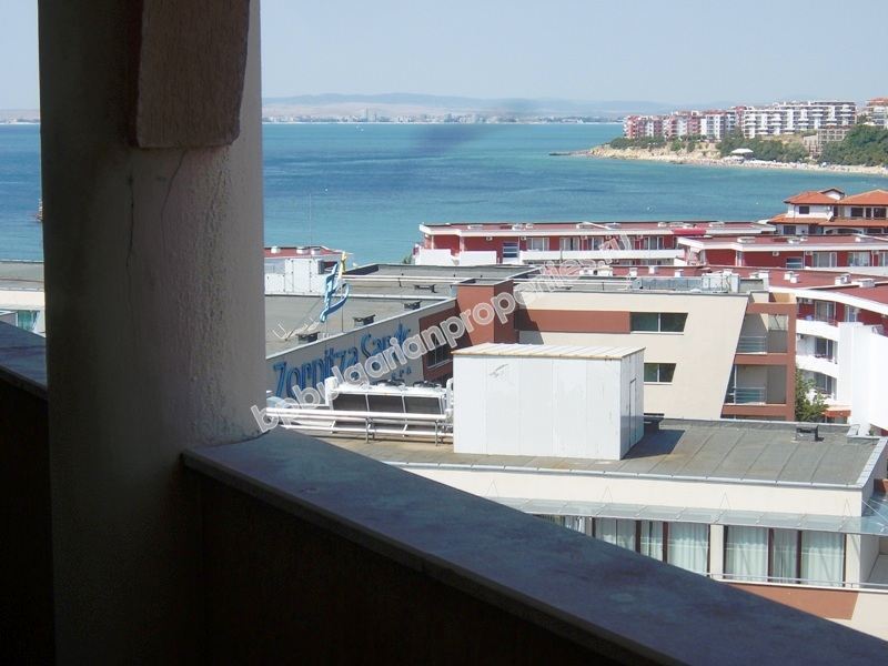 Роскошная двухкомнатная меблированная квартира на первой линии моря в курорте Елените Роскошная двухкомнатная меблированная квартира на первой линии моря в курорте Елените