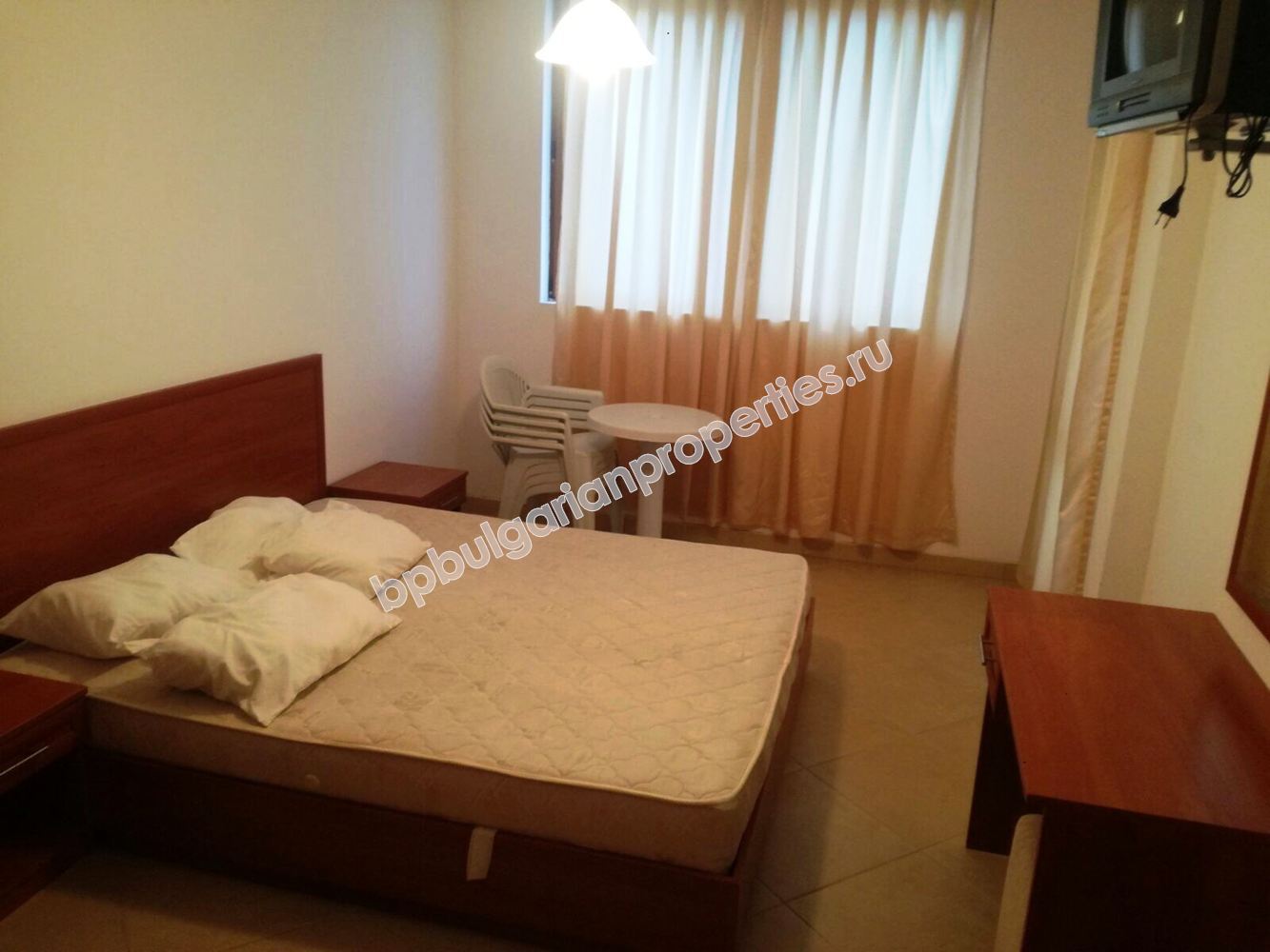 Большая меблированная двушка с низкой таксой обслуживания на продажу в курорте Солнечный Берег