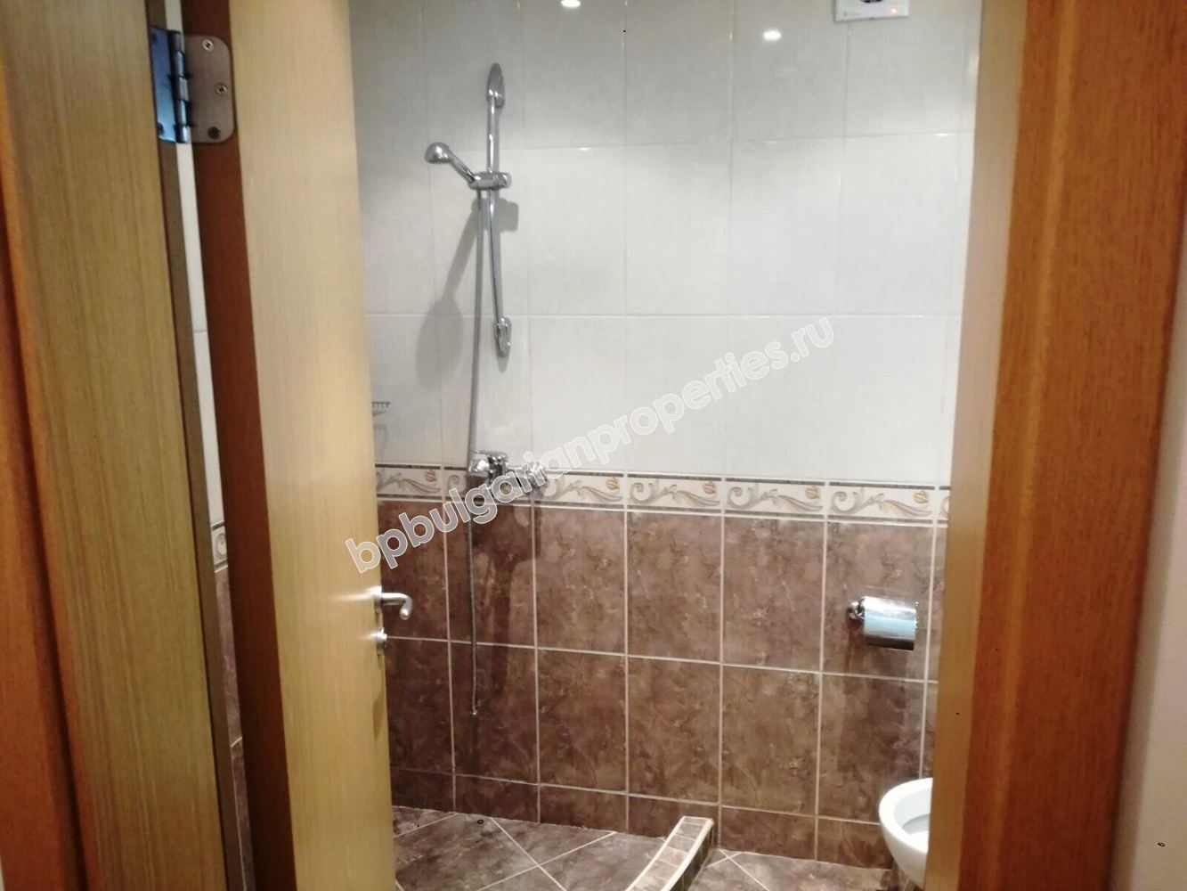 Большая меблированная двушка с низкой таксой обслуживания на продажу в курорте Солнечный Берег