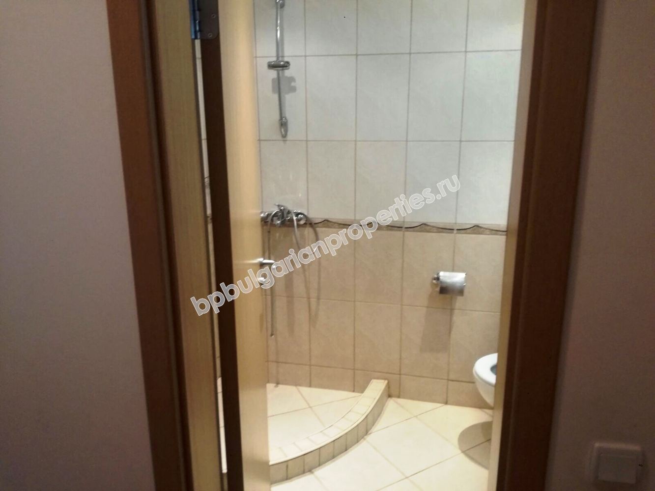 Большая меблированная двушка с низкой таксой обслуживания на продажу в курорте Солнечный Берег