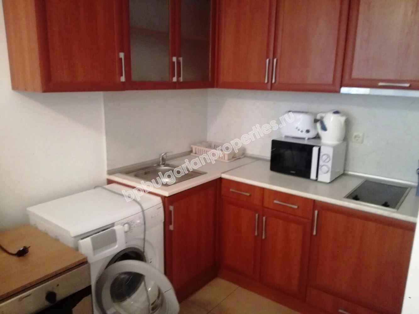 Большая меблированная двушка с низкой таксой обслуживания на продажу в курорте Солнечный Берег