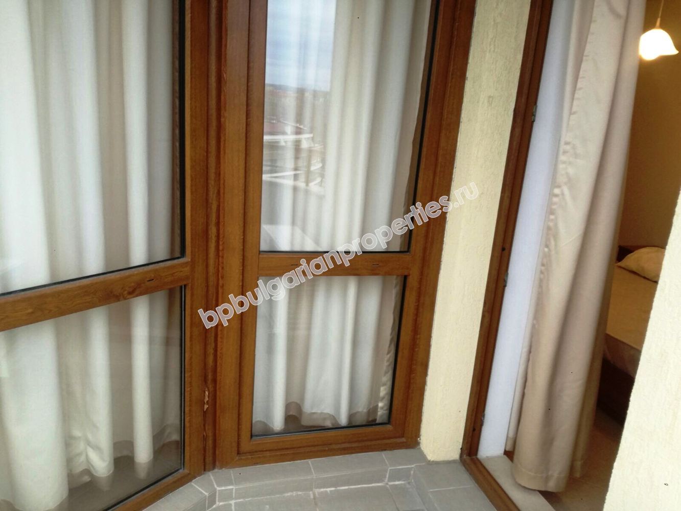 Большая меблированная двушка с низкой таксой обслуживания на продажу в курорте Солнечный Берег