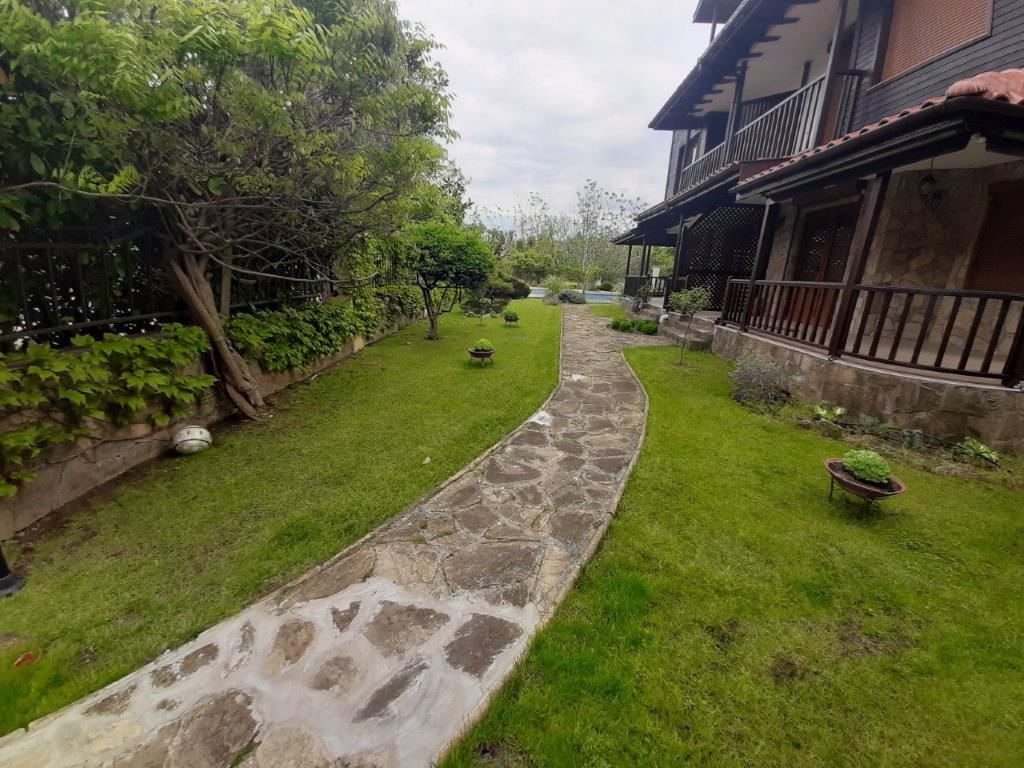 Коттедж-люкс в закрытом комплексе в 50 метрах от Райского залива Коттедж-люкс в закрытом комплексе в 50 метрах от Райского залива