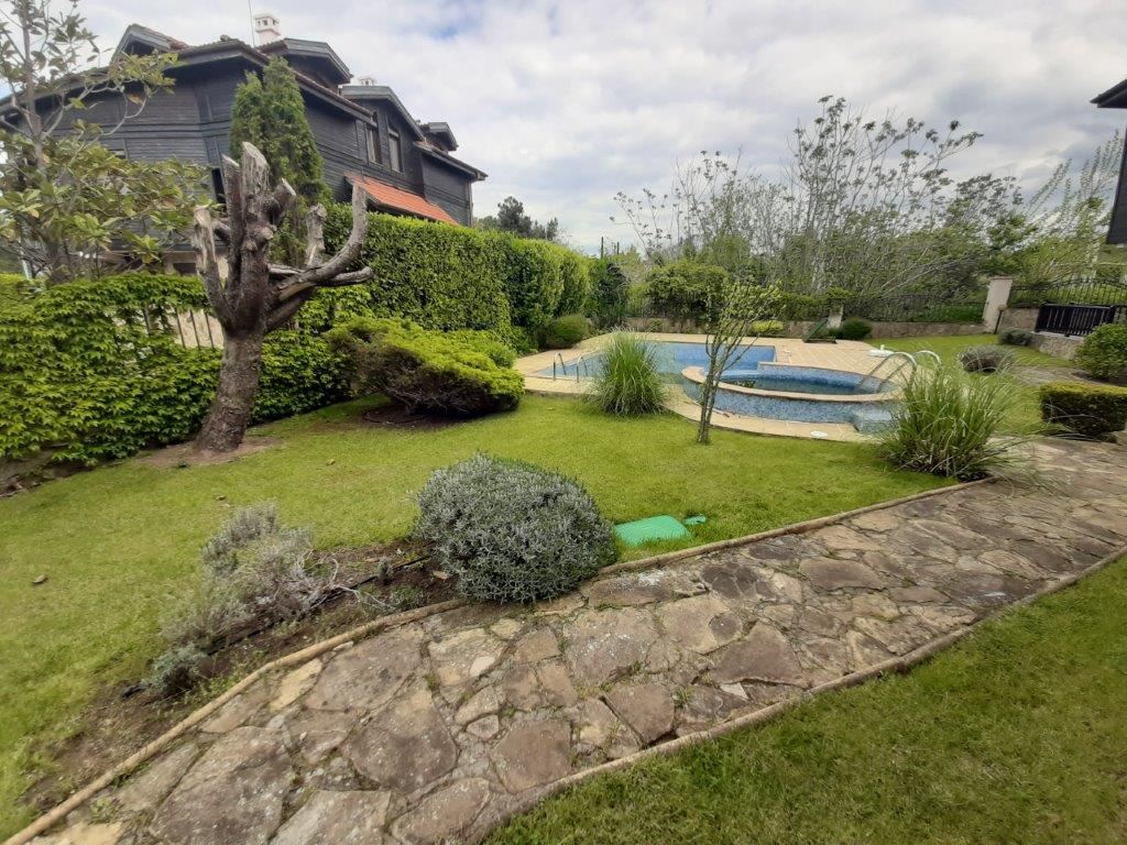 Коттедж-люкс в закрытом комплексе в 50 метрах от Райского залива Коттедж-люкс в закрытом комплексе в 50 метрах от Райского залива