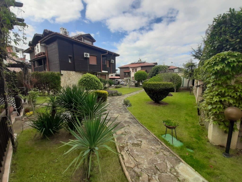 Коттедж-люкс в закрытом комплексе в 50 метрах от Райского залива Коттедж-люкс в закрытом комплексе в 50 метрах от Райского залива