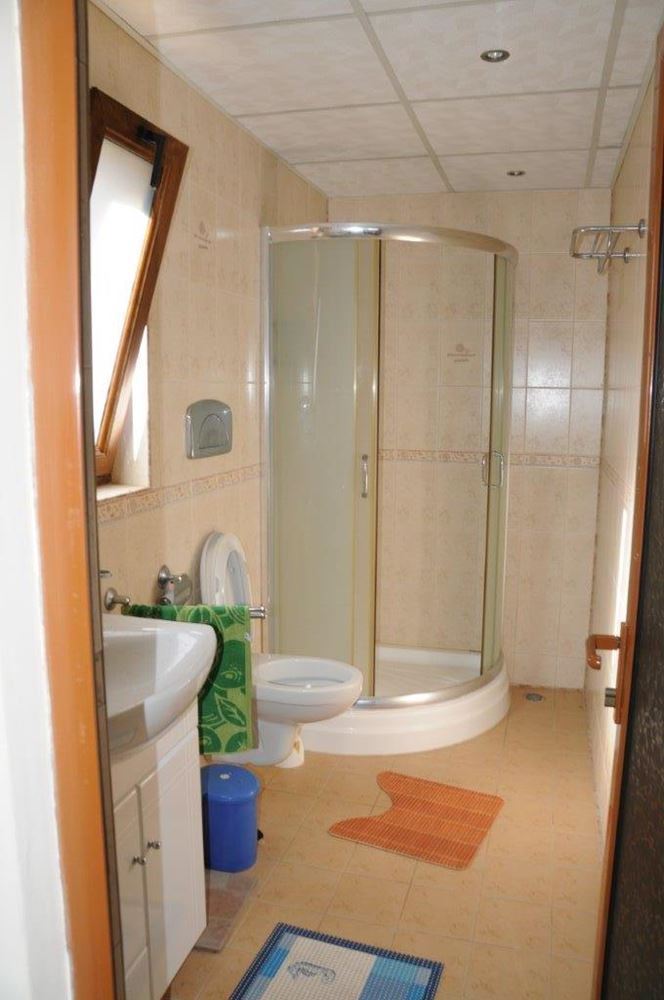 Коттедж-люкс в закрытом комплексе в 50 метрах от Райского залива Коттедж-люкс в закрытом комплексе в 50 метрах от Райского залива