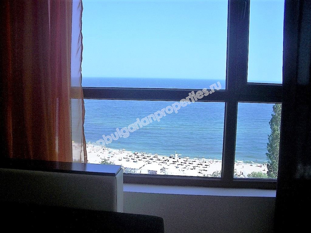 Роскошная двухкомнатная меблированная квартира на первой линии с видом на море недалеко от Варны Роскошная двухкомнатная меблированная квартира на первой линии с видом на море недалеко от Варны