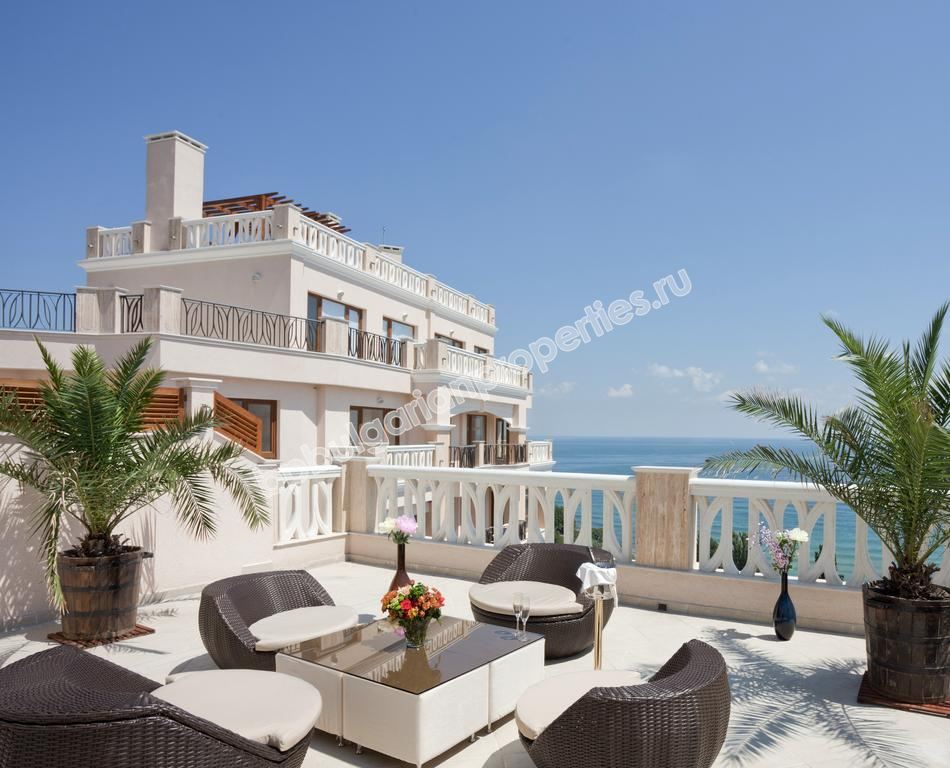 Роскошная двухкомнатная меблированная квартира на первой линии с видом на море недалеко от Варны Роскошная двухкомнатная меблированная квартира на первой линии с видом на море недалеко от Варны