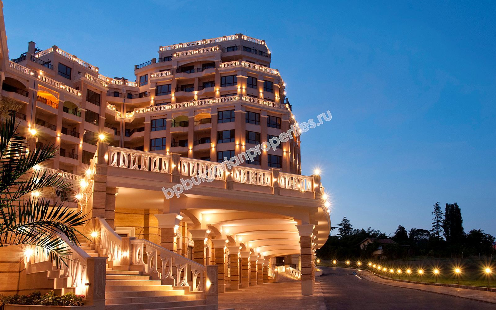 Роскошная двухкомнатная меблированная квартира на первой линии с видом на море недалеко от Варны Роскошная двухкомнатная меблированная квартира на первой линии с видом на море недалеко от Варны